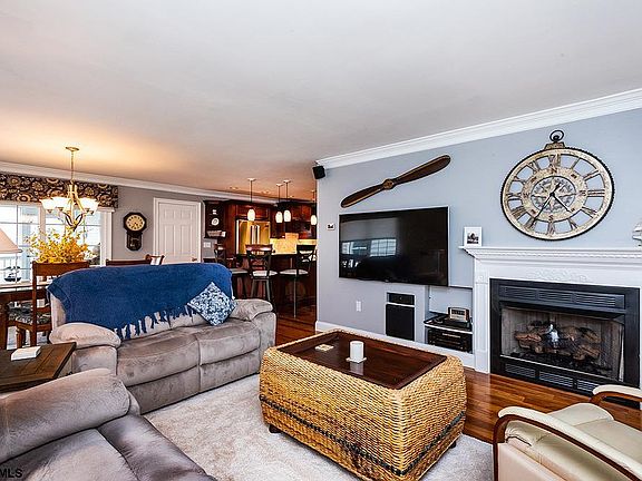 3rd image of 2817 Bayland Dr