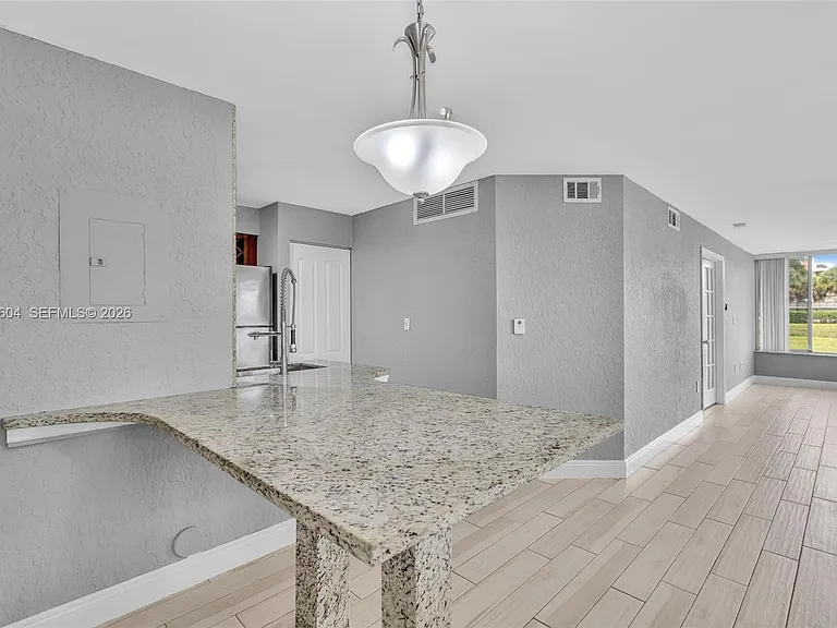 2851 N Oakland Forest Dr #111 — Photo 8