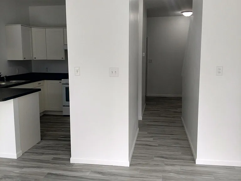 611 Wabash Ave — Photo 4