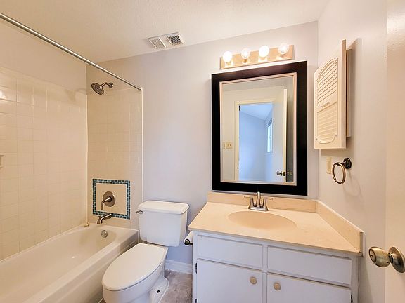 3rd image of 2628 North Blvd #5