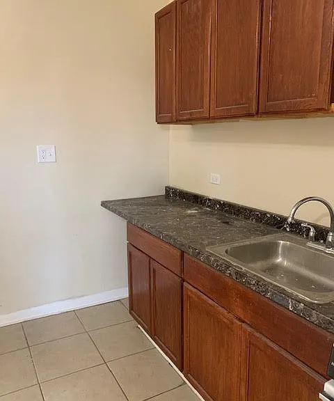 2900-04 N Laramie Avenue W George St #1L — Photo 1