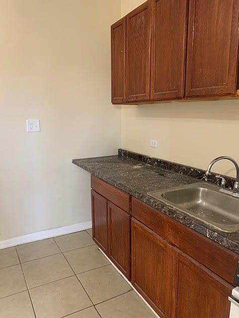 1st image of 2900-04 N Laramie Avenue W George St #1L