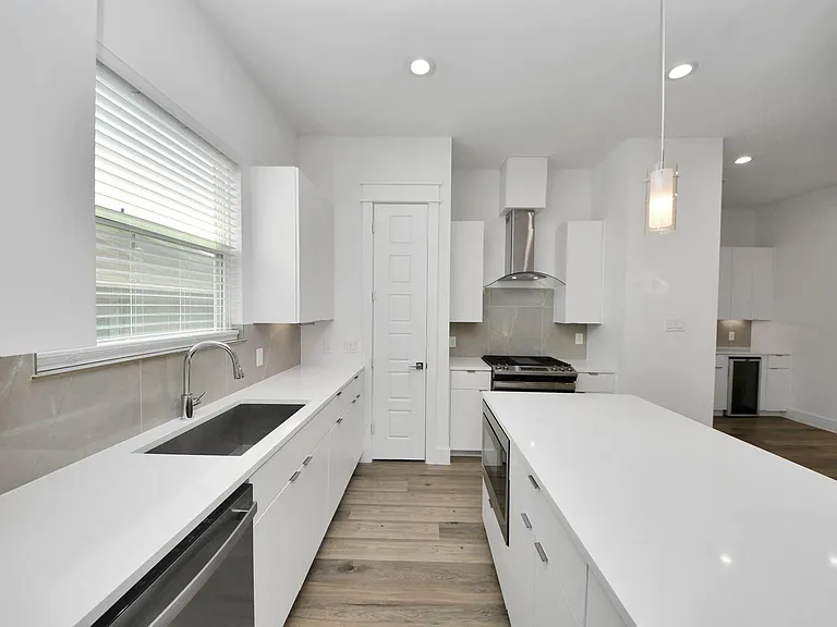 4608 Coke St — Photo 10