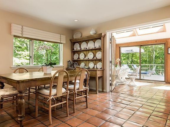 5th image of 11 Pond Park Pl