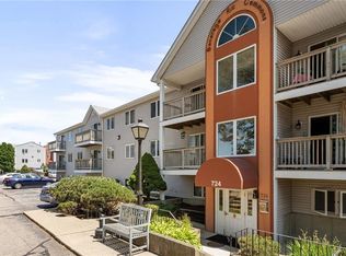 724 Beverage Hill Ave #302, Pawtucket, RI 02861