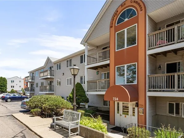 724 Beverage Hill Ave #302, Pawtucket, RI 02861