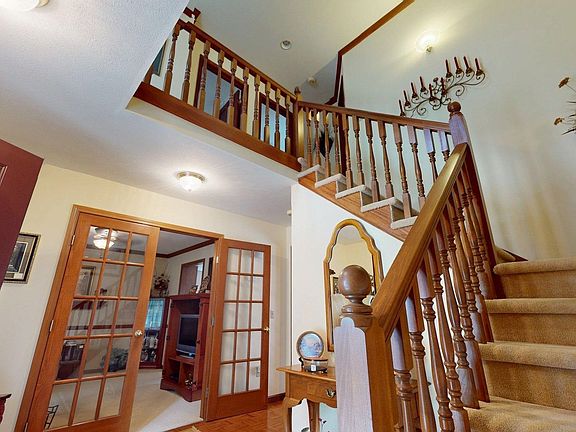 4th image of 617 Willow Dr