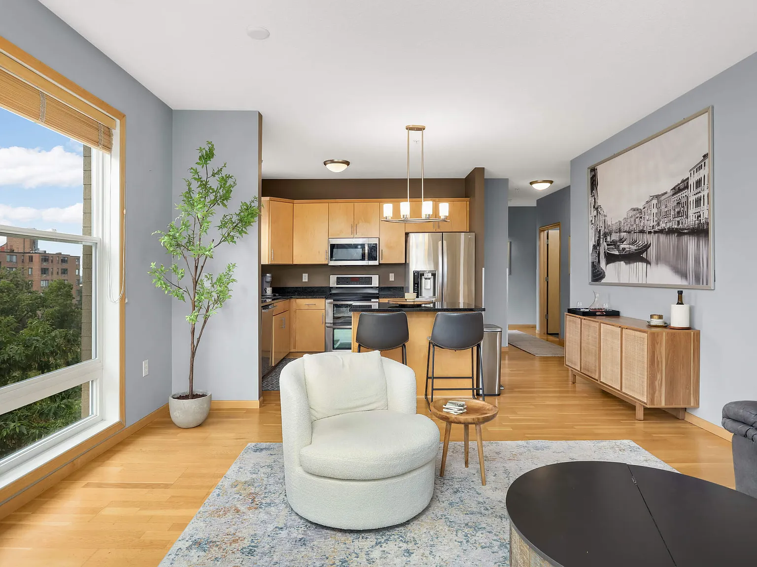 2 bed, 1204 sqft, $1,999 — Photo 1