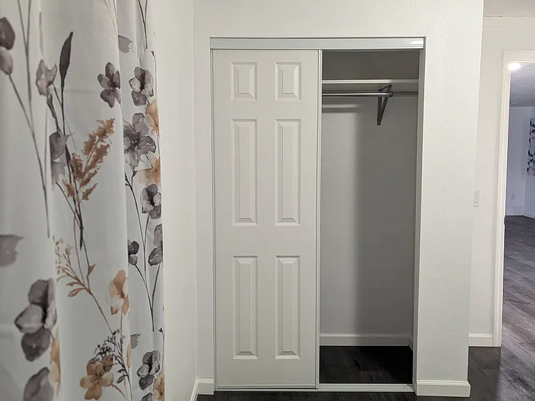 Second bedroom.