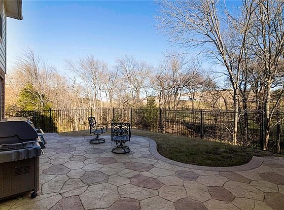2nd image of 2010 Creekway Dr