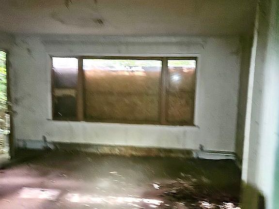 5th image of 15524 S Lexington Ave