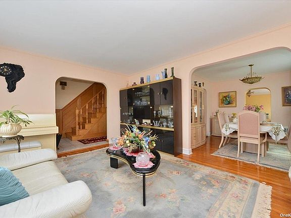 5th image of 56-51 189th St