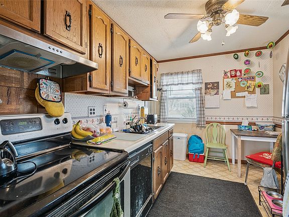 5th image of 2418 Reynolds Ave SW