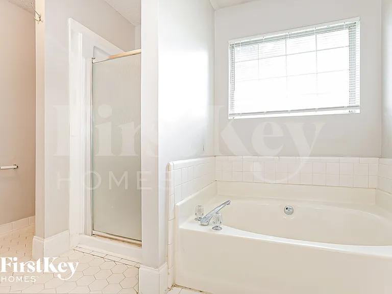 2347 Glencairn Ln SW — Photo 17