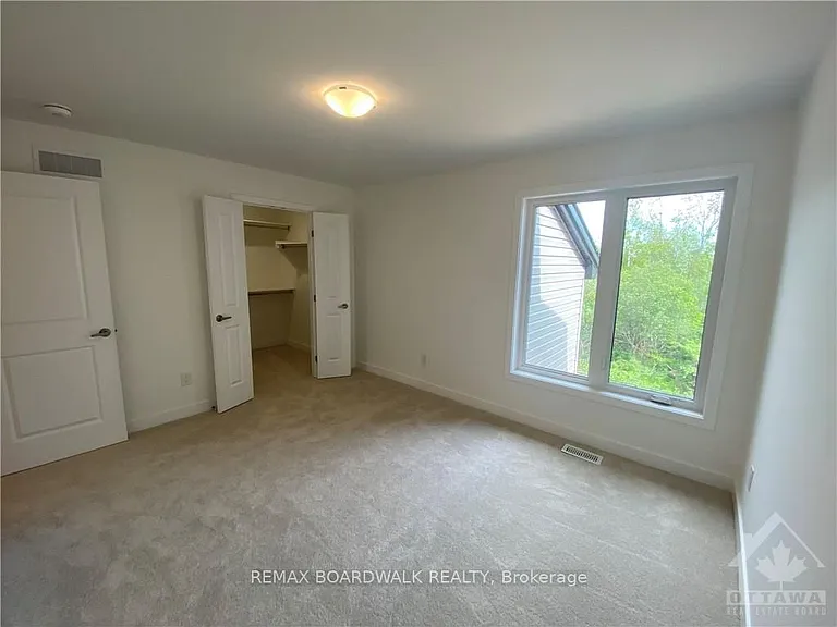 228 Bristol Cres — Photo 17