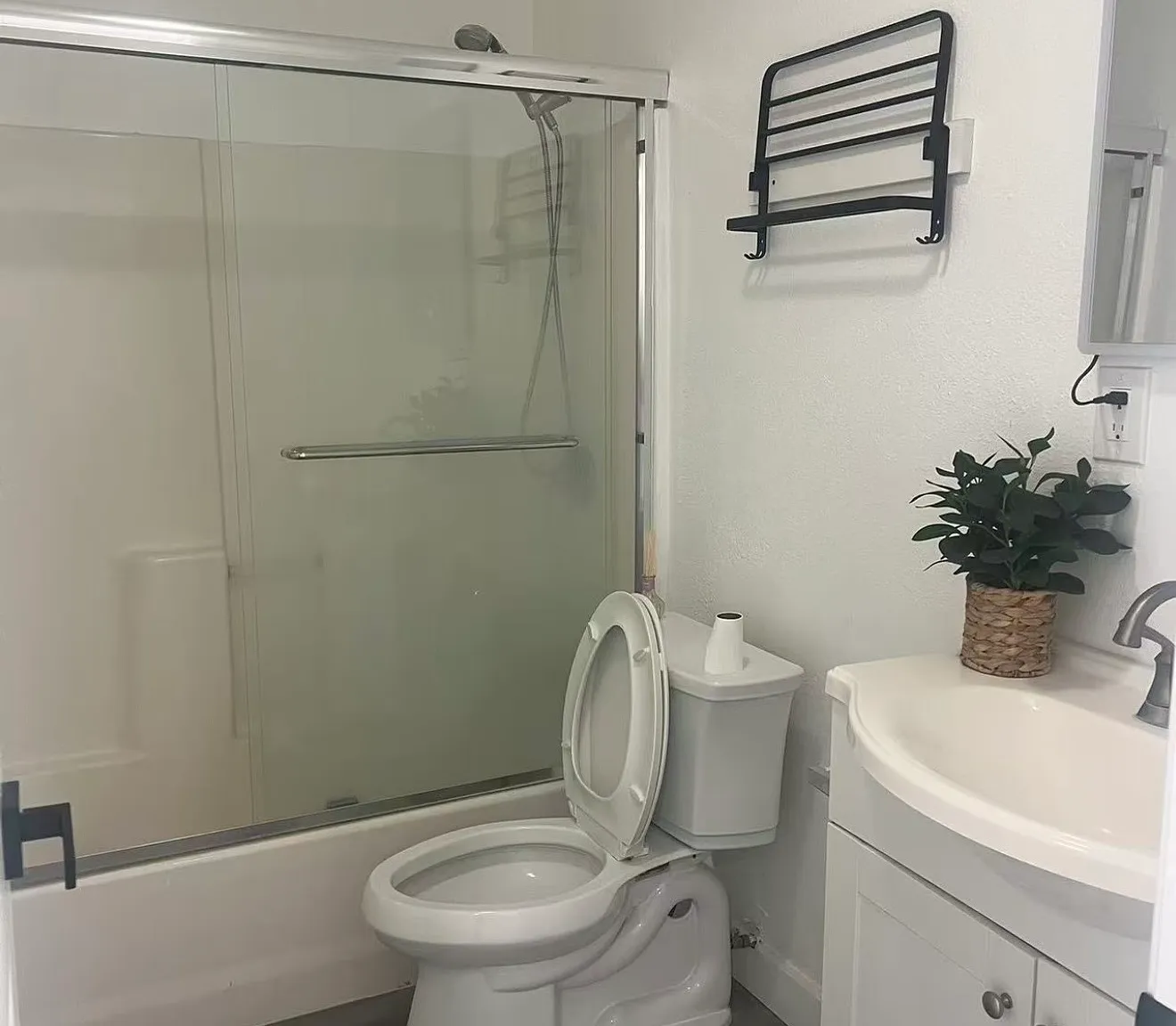 3 bed, 1150 sqft, $2,595 — Photo 4