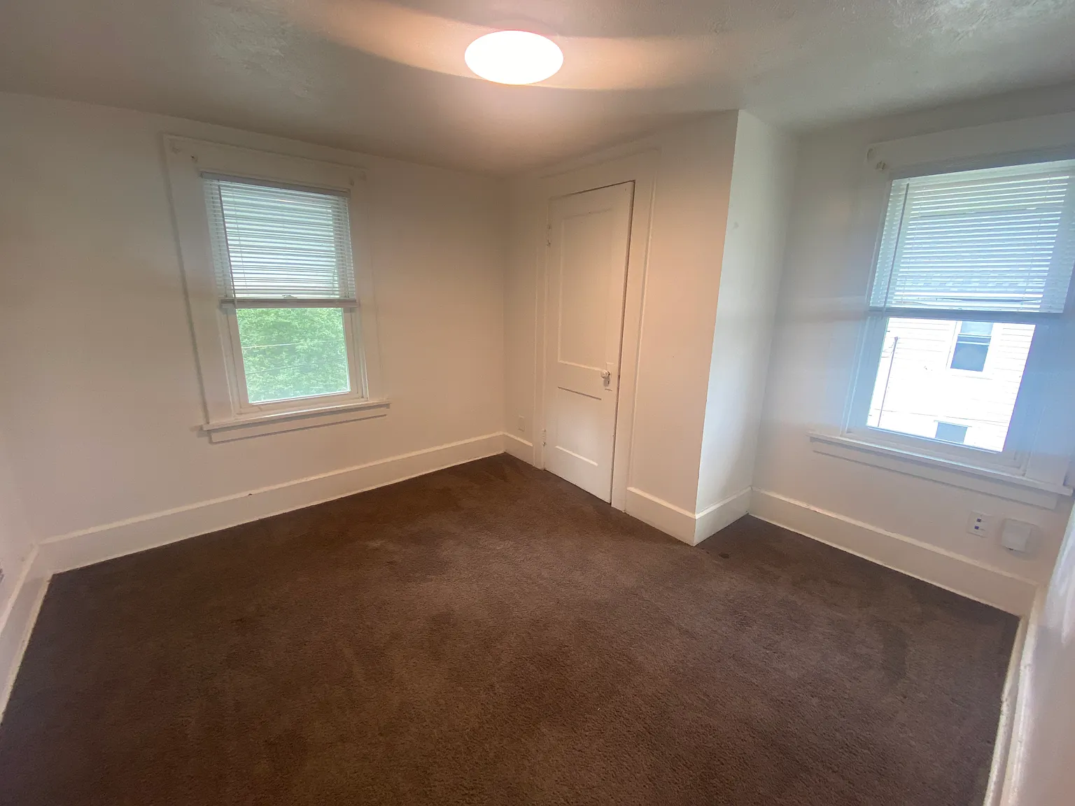 2 bed, 912 sqft, $985 — Photo 2