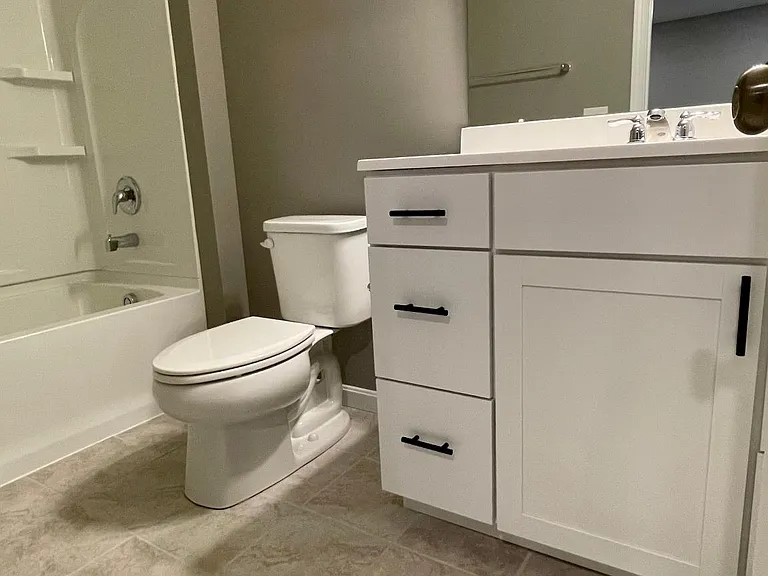 Hall Bath (1st Floor)