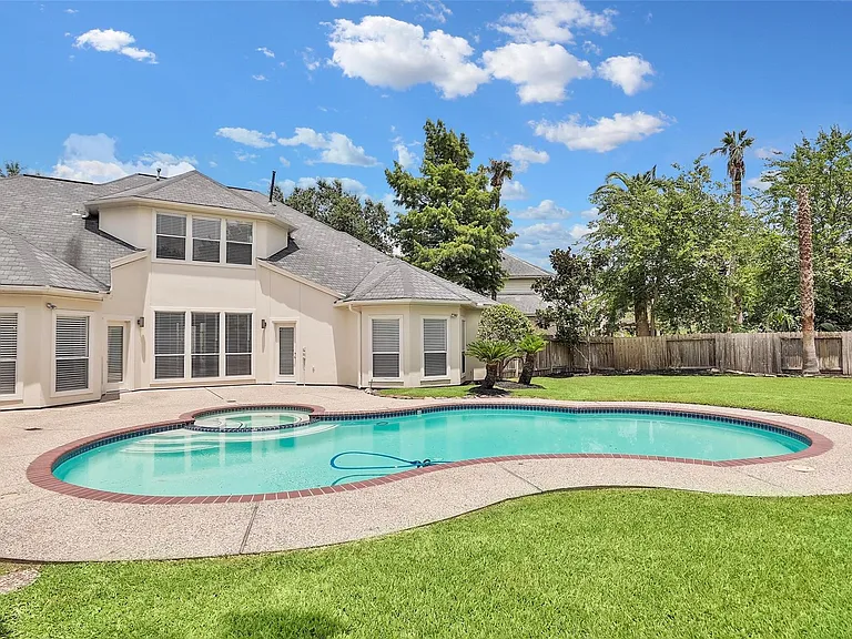 1715 Cottage Landing Ln — Photo 47