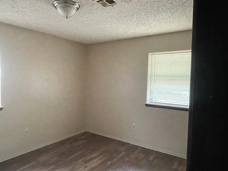 307 E Louisiana Dr — Photo 10