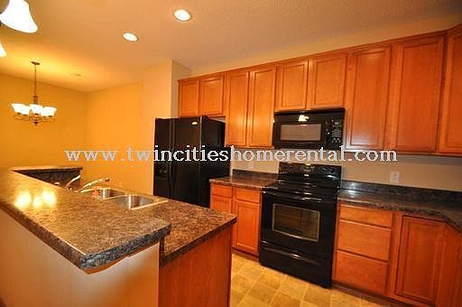 3rd image of 15584 Empress Ave N
