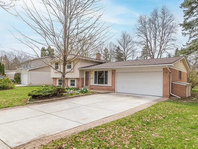 3212 Lockridge Dr — Photo 2