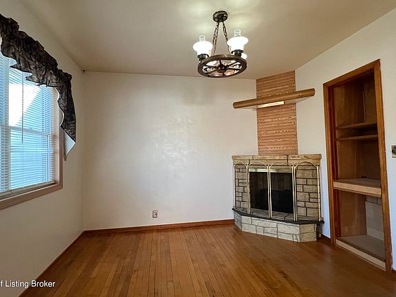 3rd image of 116 5th St NE
