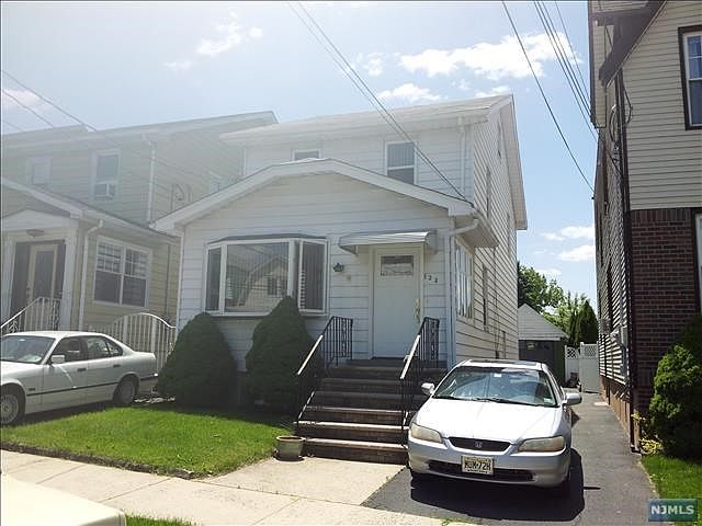 1st image of 123 Sunset Ave