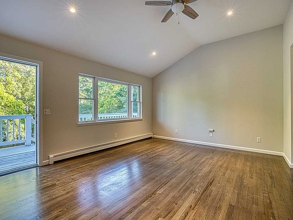 5th image of 105 Fanning Ave