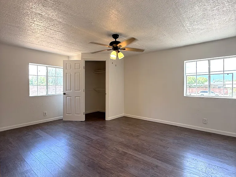 10 W Willow Ln — Photo 14