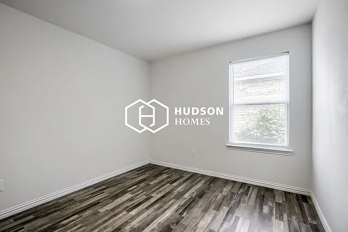 330 Flagship Ln — Photo 9