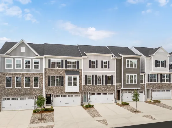 4294 Reusch Cir, New Castle, DE 19720