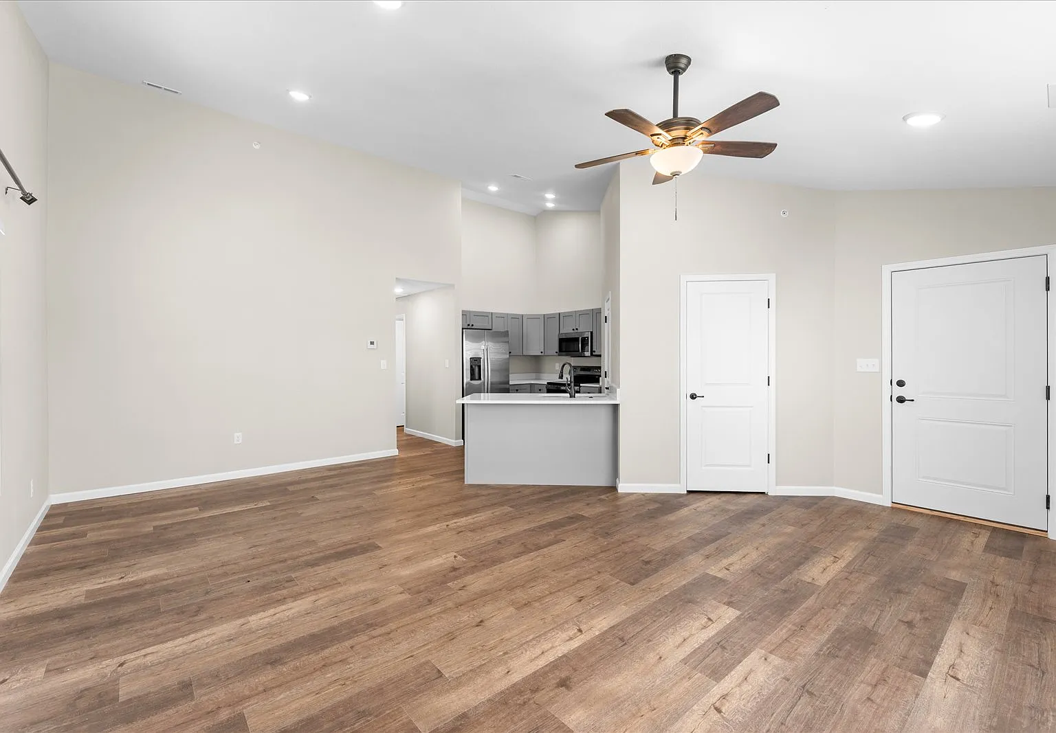 2 bed, 1006 sqft, $1,950 — Photo 4