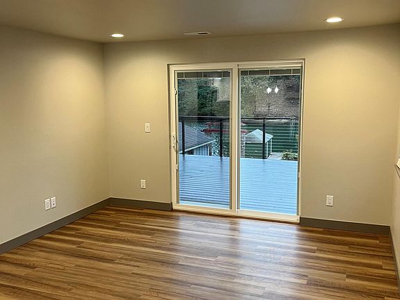 Living Room with Access to the deck.