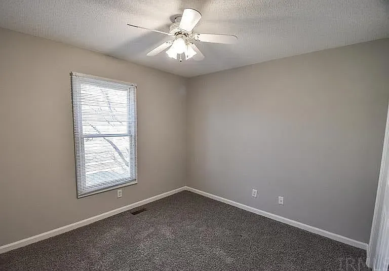 4301 E Whitley Dr — Photo 26