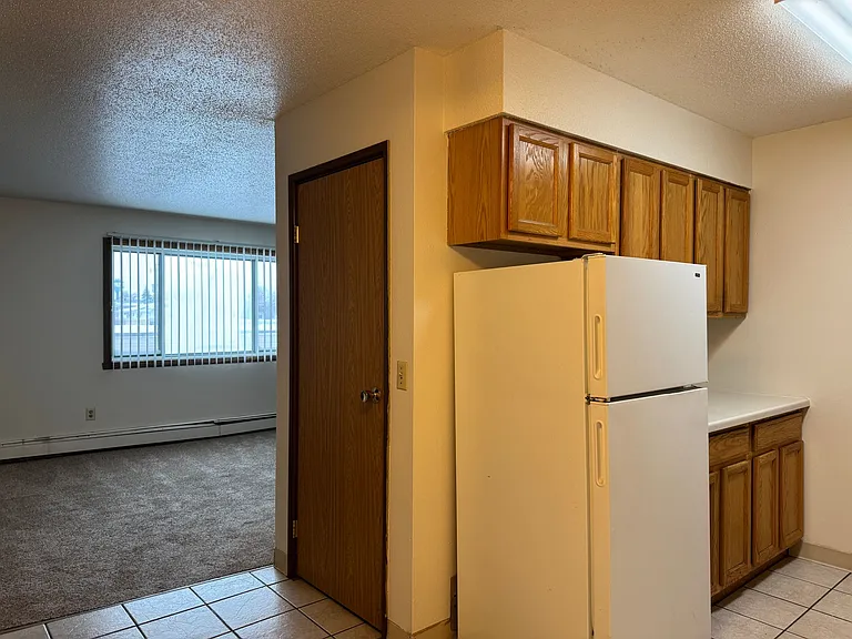 Crestwood Apartments — Photo 18