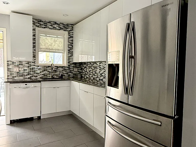 2639 E Ann St — Photo 7