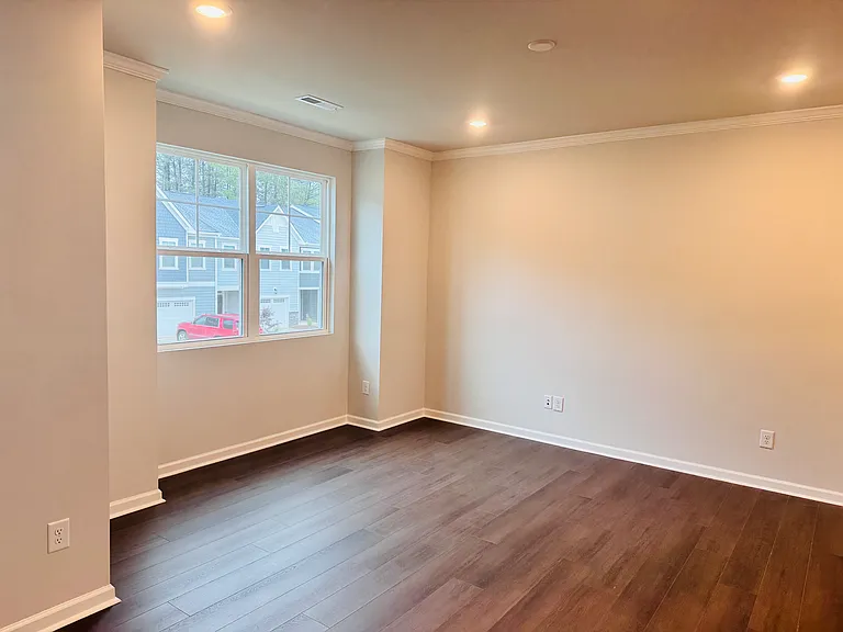 323 Deercroft Dr — Photo 15