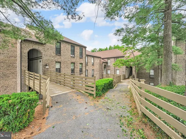 2 Fairway Rd, Reading, PA 19607