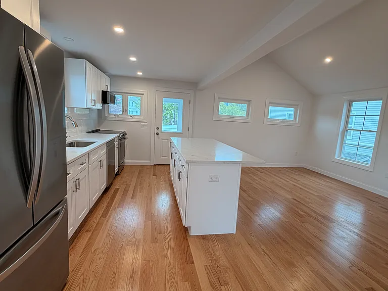 55 Mansfield St #B — Photo 10