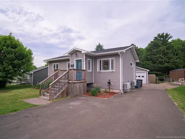 3 Onondaga St, Oromocto, NB E2V 1B4