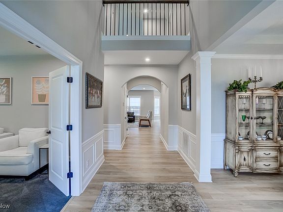 4th image of 880 Joseph Dr