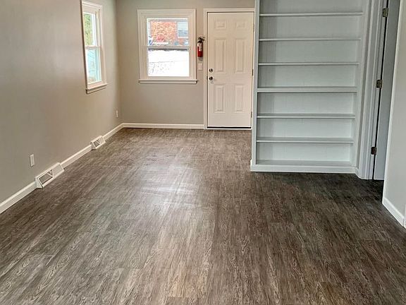 5th image of 2704-2712 Magnolia Dr #2706