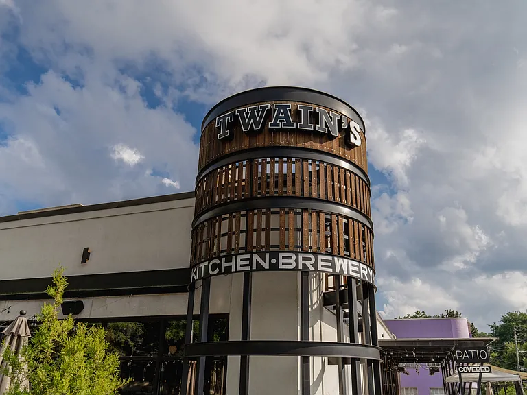 With a prime position on the corner of Clairemont Avenue and Commerce Drive, you will relish living in a community in the heart of Downtown Decatur.