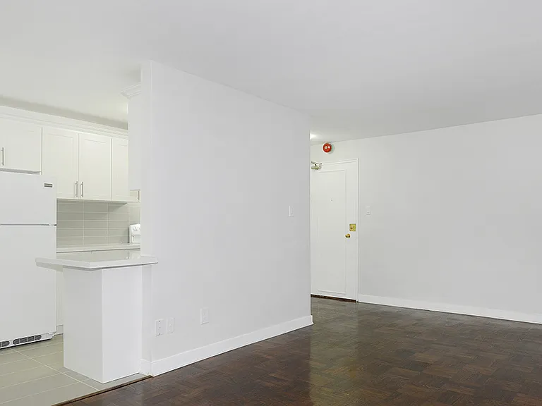 103 Avenue Rd — Photo 10