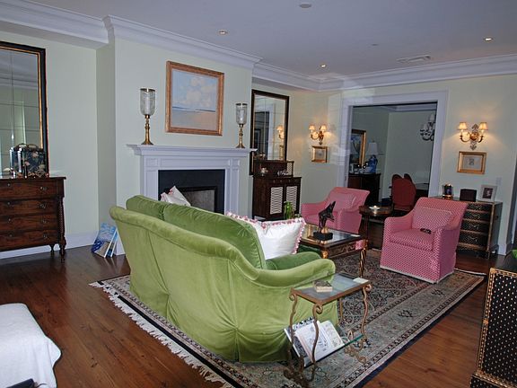 Livingroom with fireplace