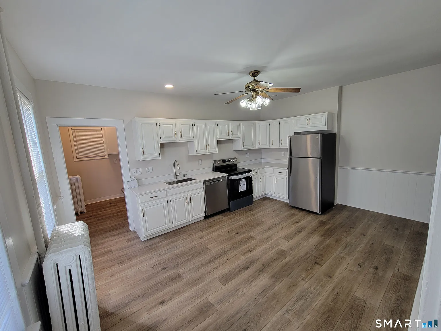 3 bed, 1.5 bath, 1200 sqft, $2,200 — Photo 2