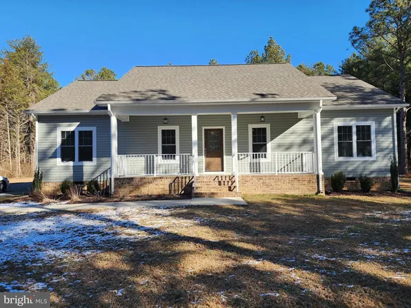 630 Lake View Ter, Warsaw, VA 22572