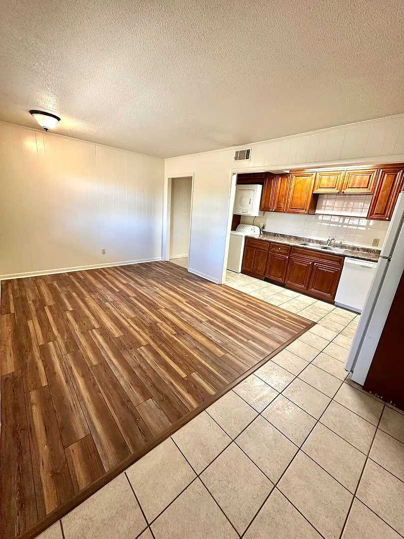 University Pointe Apartments — Photo 3