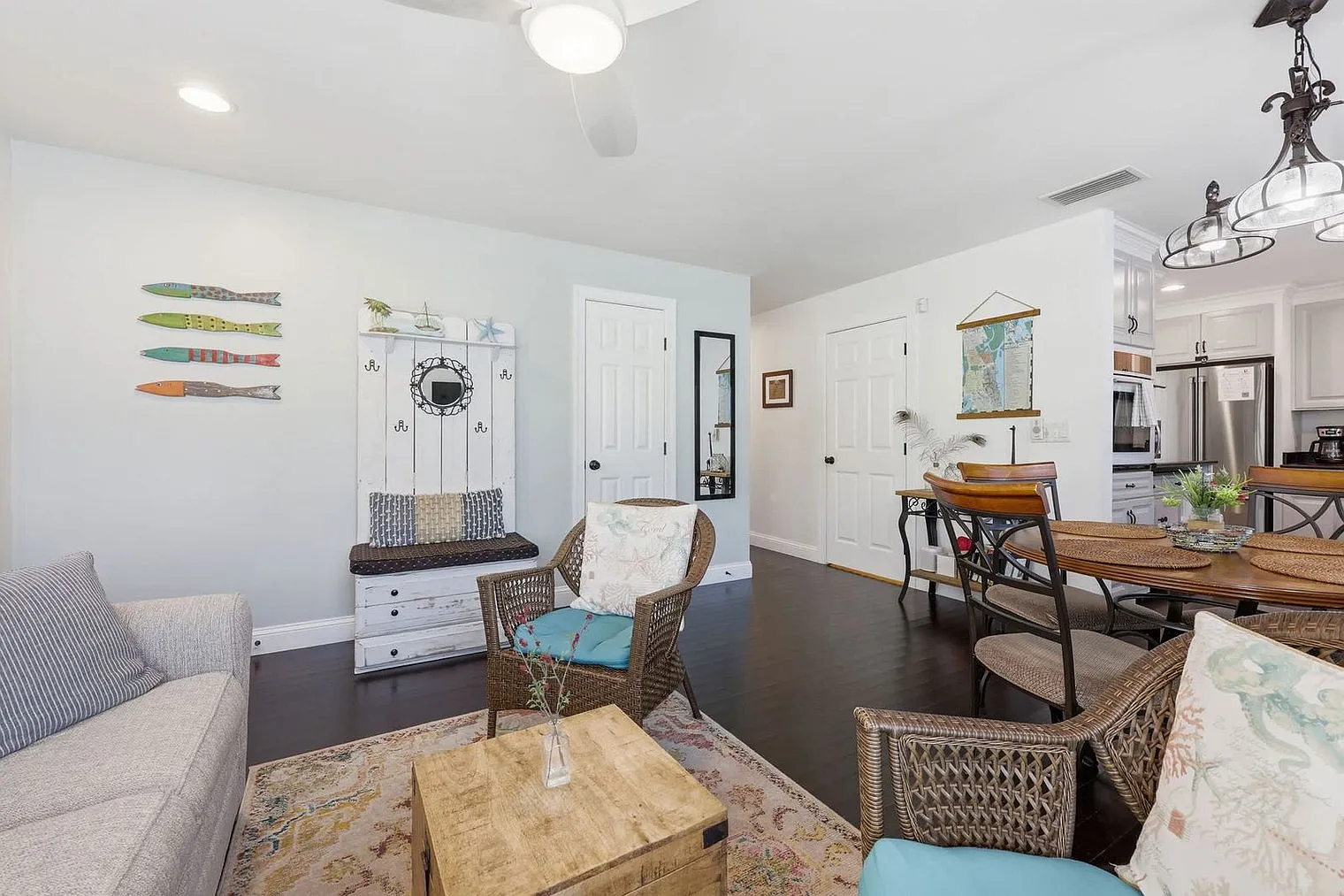 2 bed, 1.0 bath, 957 sqft, $3,276 — Photo 1